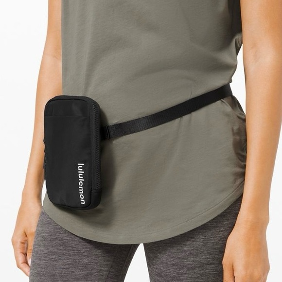 LULULEMON Athletica Black Easy Access Crossbody Bag - Picture 2 of 16